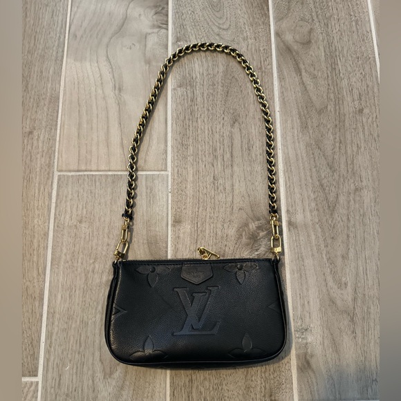 Louis Vuitton - Picture 2 of 7